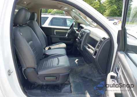 2019 Ram 1500 Classic Tradesman 4X4 8' Box z USA, uszkodzony, nr VIN 3C6JR7DT1KG585748